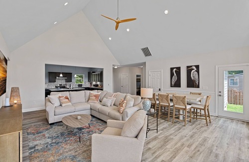 Lake Norman of Catawba House | Cast Away by Southern Charm | Lakefront Getaway| Sleeps 7
