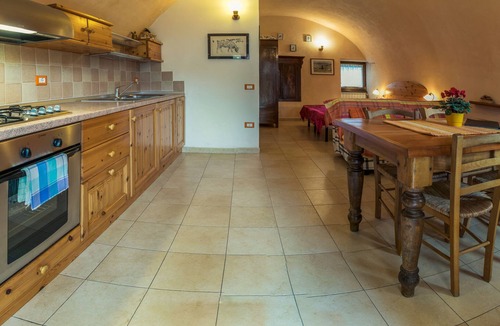 Zorzino Apartment | Castle Zorzino apartment in Riva di Solto, apartment "Terra"