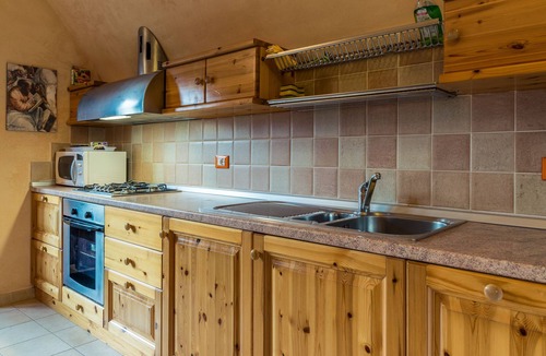 Zorzino Apartment | Castle Zorzino apartment in Riva di Solto, apartment "Terra"