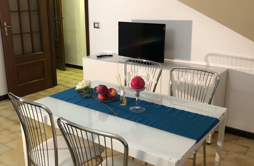 Narzole Apartment | Cat on the Moon, at the door of the Langhe