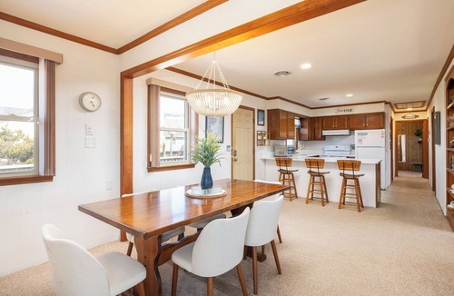 South Nags Head House | Catch a Vibe! Oceanside home 4 lots from beach. Updated with timeless OBX charm!