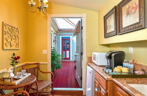 Downtown Historic District Bed & Breakfast | Cedar House Inn