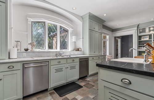 Neenah House | Centrally located Fox Valley estate in sought-after Neenah