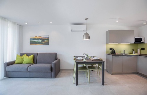 Laives Apartment | Certified Bike Experience: Sun Terrace & Alpine Panorama: Apartments Curti "Waldgrün"