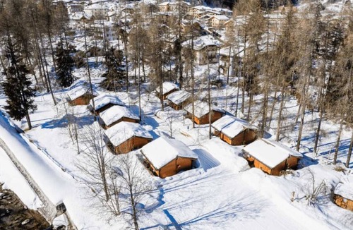 Fucine Ski Chalet | Chalet 2 étoiles - efafci