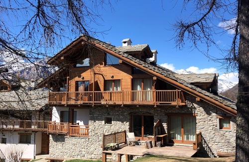 Sauze d'Oulx Apartment | Chalet Clotes for ski and nature lovers