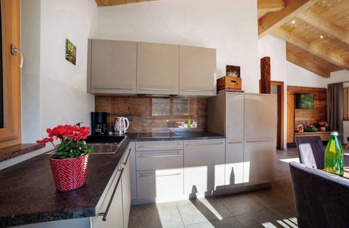 Rifiano Ski Chalet | Chalet 'Hortensie' with Mountain View, Shared Pool and Wi-Fi