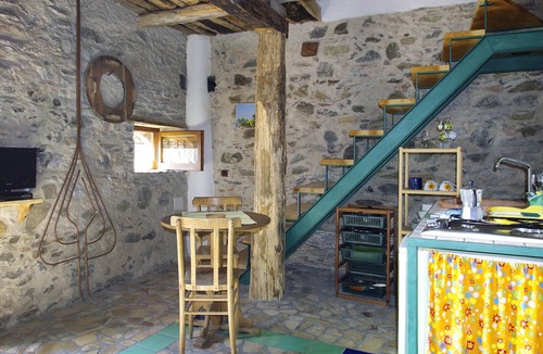Belmonte Calabro House | Characteristic house in Belmonte Calabro, Medieval village, Ecotourism, Tradition