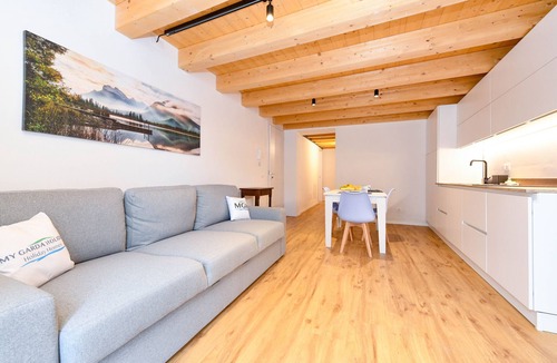 Assenza Apartment | Charm Lakefront Apartment La Corte MGH