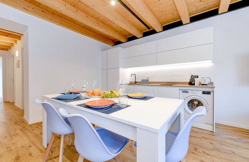 Assenza Apartment | Charm Lakefront Apartment L’isola MGH