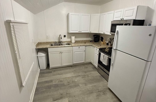 Winston - Salem House | Charming 1-bedroom house with AC, WiFi in delightful Winston Salem.