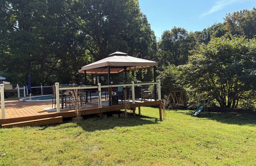 Bloomington House | Charming 1-bedroom house in Bloomington 6 min from campus. with all amenities