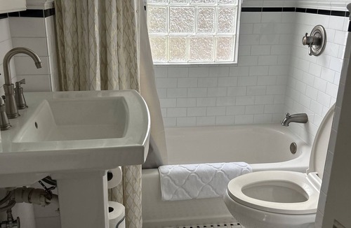 Indianapolis House | Charming 1925 Home In Broad Ripple - Sleeps 6, Modern Comforts & Prime Location