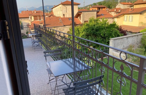 Porto Valtravaglia Apartment | Charming 2-bedroom apartment in historic village center with stunning views