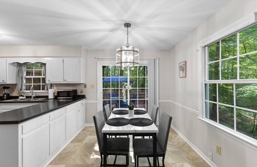 Northwest Raleigh Apartment | Charming 2-bedroom apartment~Centrally located near RDU