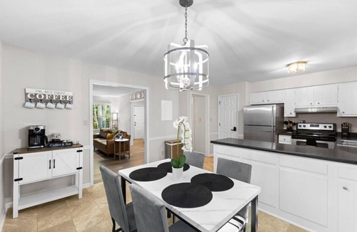Northwest Raleigh Apartment | Charming 2-bedroom apartment~Centrally located near RDU