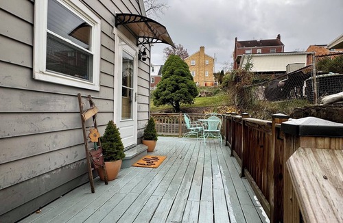 Brookline House | Charming 2-bedroom house with AC, WiFi in Pittsburgh
