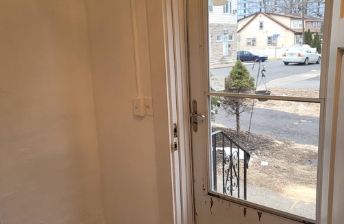 Teaneck House | Charming 2-bedroom house in delightful Teaneck with AC, WiFi