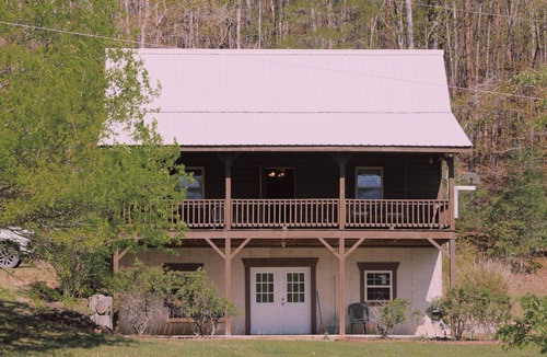Cisco Cabin | Charming 3-bedroom cabin with AC, WiFi in brilliant Cisco Ga.
