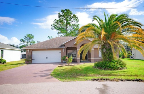 Palm Coast House | Charming 3-bedroom house heated pool WiFi in Palm Coast