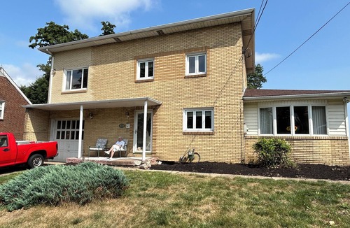 Weirton House | Charming 3-bedroom house with AC and WiFi in a very convenient location