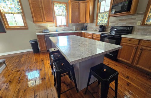 Nisbet House | Charming 3-bedroom farmhouse 1 hour from Beaver Stadium