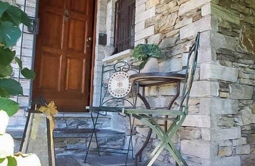 Piancassone House | Charming 3-room rustico in a quiet & sunny location with beautiful lake view