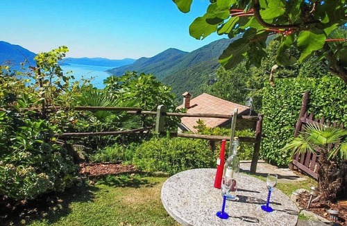 Piancassone House | Charming 3-room rustico in a quiet & sunny location with beautiful lake view