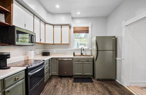 West Washington House | Charming 5-BR, 8 mins to ND, in Museum District