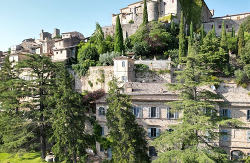 Roccantica Apartment | Charming and Elegant one bedroom in a private XVII Borgo