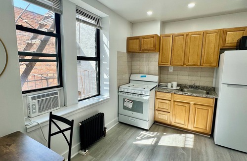 Dyker Heights Apartment | Charming apartment in fantastic Brooklyn with WiFi, AC