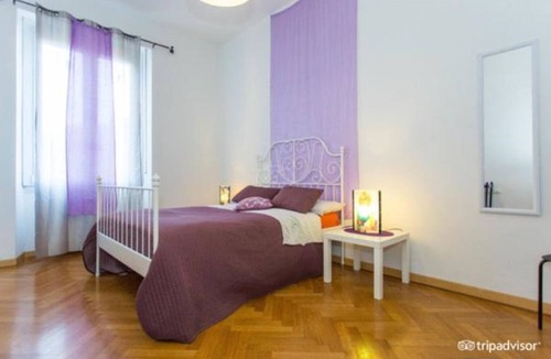Loreto Apartment | Charming apartment near the central station with 5 bedrooms and 2 bathrooms