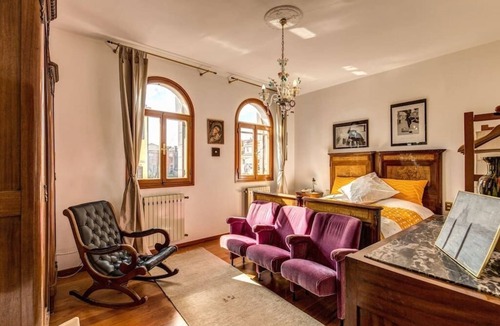 Cannaregio Apartment | Charming apartment with canal view