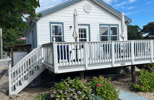 Villas Cottage | Charming Bayfront Cottage! Peaceful Escape with Stunning Sunsets.