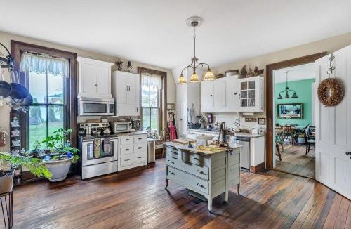 Glasgow House | Charming Carroll Cottage in Historic Downtown Glasgow, KY