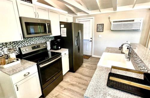 Cadiz House | Charming Cottage with Fire Pit and Barbecue in Cadiz, Kentucky