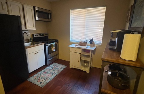 Lafayette Square Apartment | Charming Efficient 2nd Floor 2 Bedroom Apartment