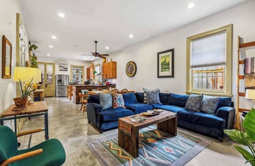 Seventh Ward House | Charming Historic House w Heated Pool & Hot Tub 5 BR|3 BA