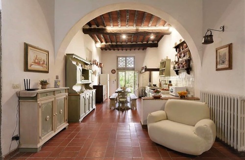 Terranuova Bracciolini Villa | Charming spacious 1500s stone farmhouse with private pool