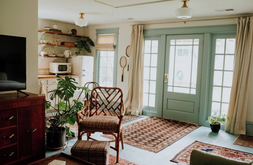 Memphis Cottage | Charming midtown cottage with central air and driveway parking, great location