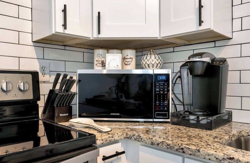 Buford House | > Charming Modern Guest House Near Lake Lanier