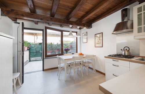 Tiburtino Villa | Charming patio house in San Lorenzo