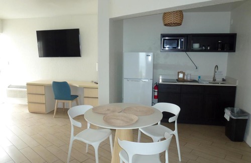 Bostroms Lower Ormond Beach Hotel | Chateau Mar Beach Hotel NEWLY REFURBISHED