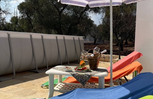 San Michele Salentino House | Chateaux des Trulli Charming and rustic trullo .