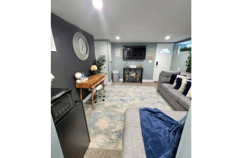 Downtown Baltimore House | Cheerful 1 bedroom, BASEMENT ONLY, fridge, microwave, private entrance.