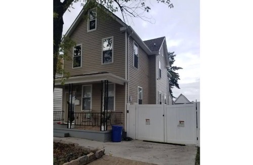 Downtown Baltimore House | Cheerful 1 bedroom, BASEMENT ONLY, fridge, microwave, private entrance.