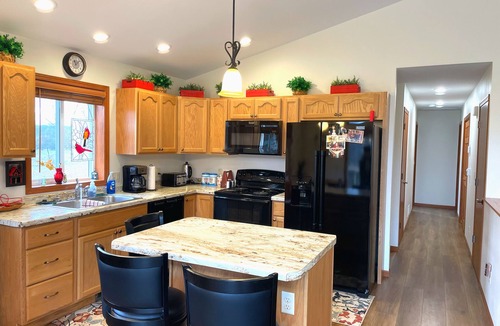 Pepin House | Cheerful cottage w/fireplace. Great location for exploring the Lake Pepin area!