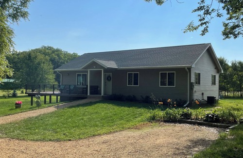 Pepin House | Cheerful cottage w/fireplace. Great location for exploring the Lake Pepin area!