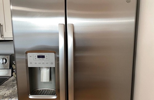 Racine House | Cheers! Pro Cleaned, Self Check In Sleeps 6