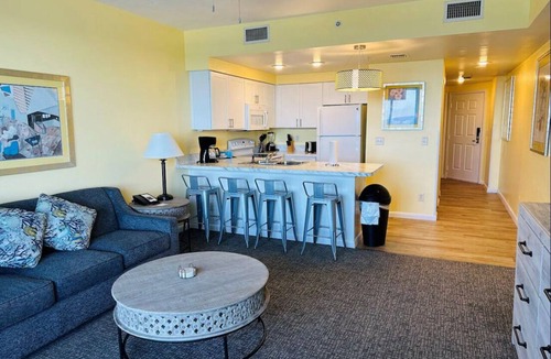 Brush - Stewarts Resort | Chic 1-bedroom Deluxe Suite in fabulous Daytona Beach!